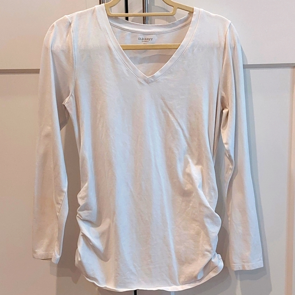 3/$30 Old Navy Maternity Tshirt - M